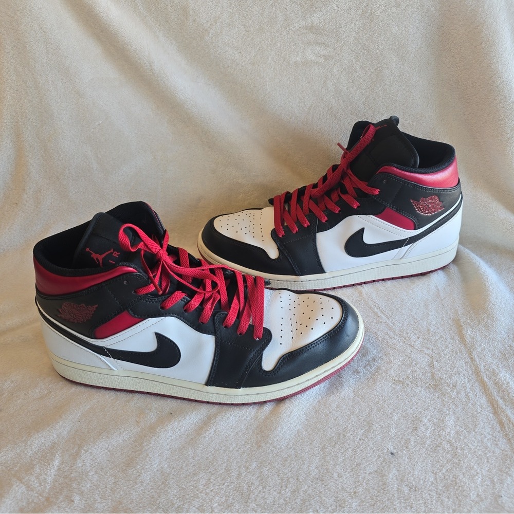 Air Jordan 1 Mid "Gym Red Black Toe" Style DQ8426-106 Men's Sz 12 Mid Top Shoes